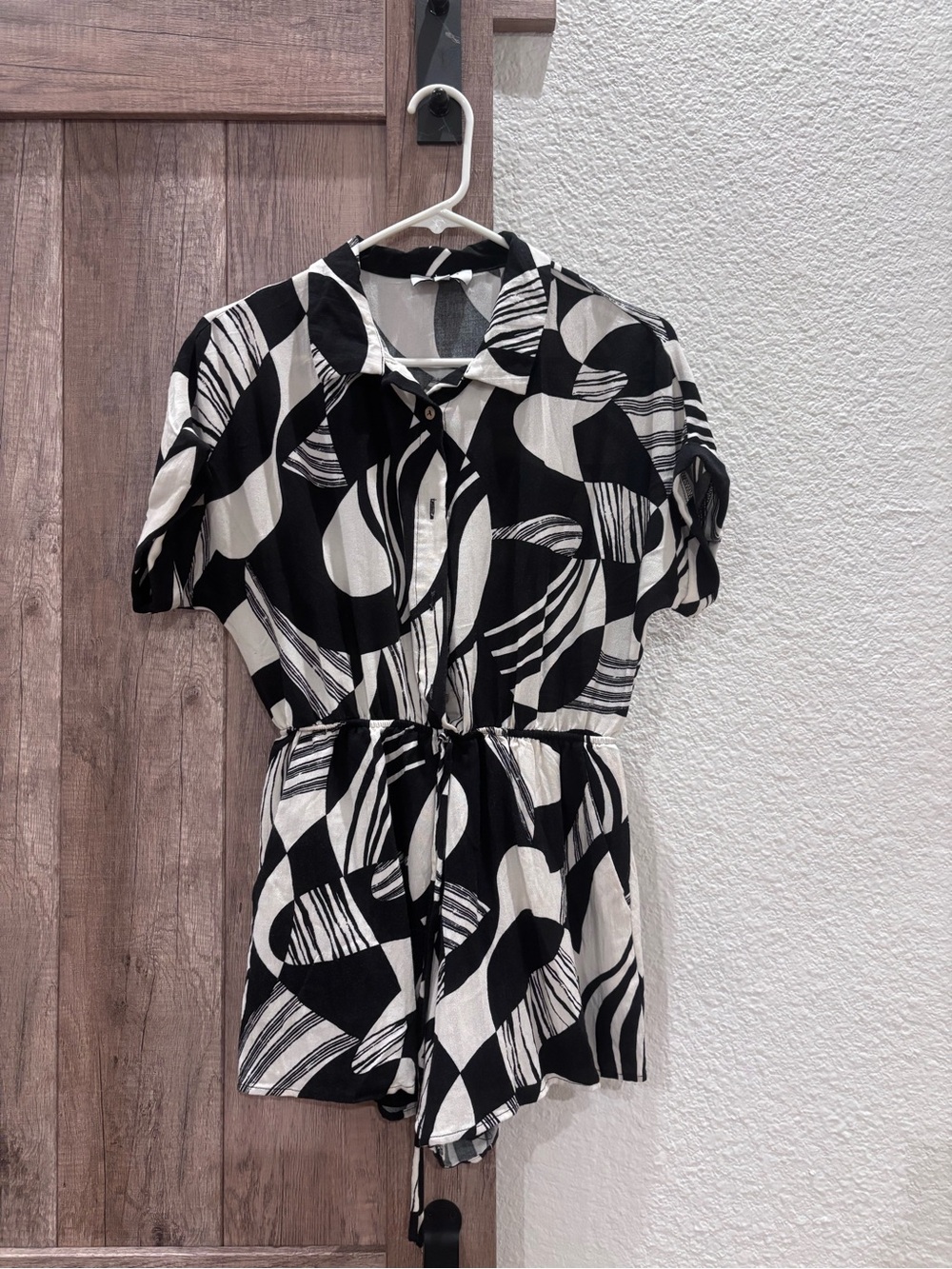 Gilli Abstract Button-Front Tie-Waist Romper